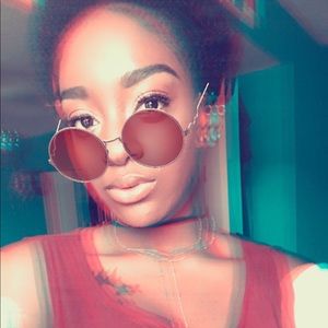 Meet your Posher, Kharisma